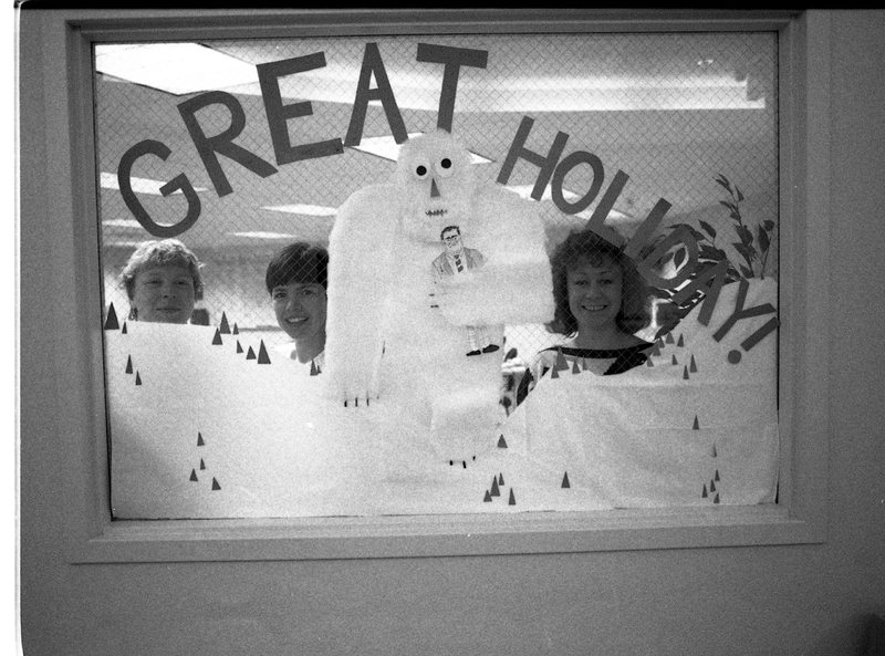 1990 Employees, Christmas Decorations 01
