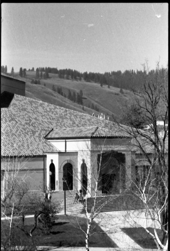 1990 Loso Hall Entrance 03