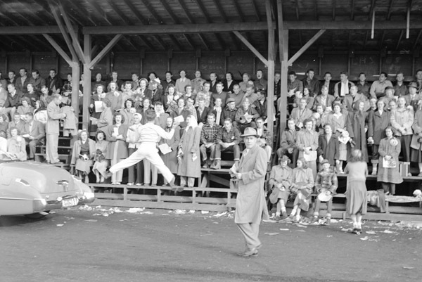 1949 Homecoming Crowd 3
