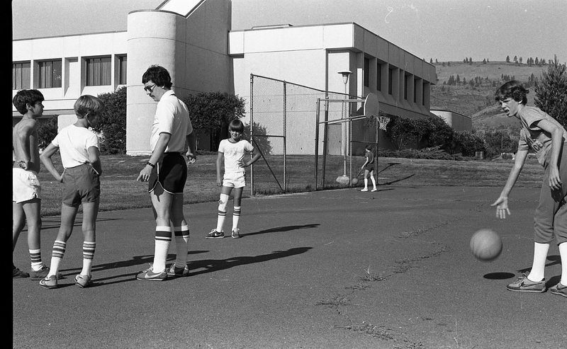 1981 Boys Basketball Camp 03