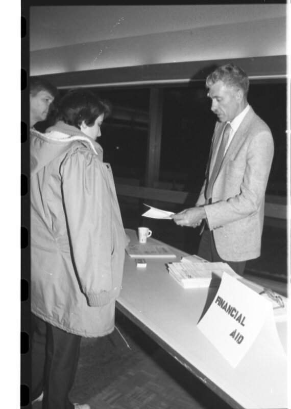 1990 Orientation, Financial Aid 03