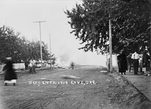 Cove, Street Scene 1