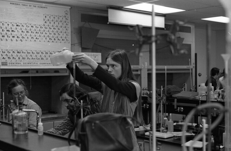 1977 Classroom, Chemistry Lab 09