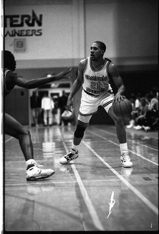1991 Men's Basketball Action, Southern Oregon at EOSC 12