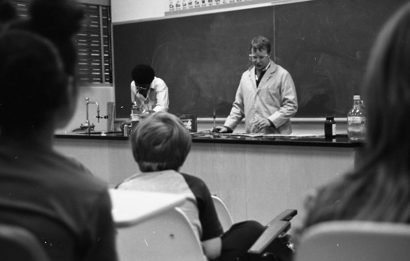 1985 Science, Experiment For Children 01