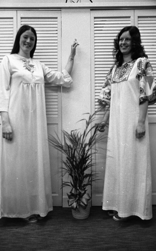 1974 Students, Shopping F 02