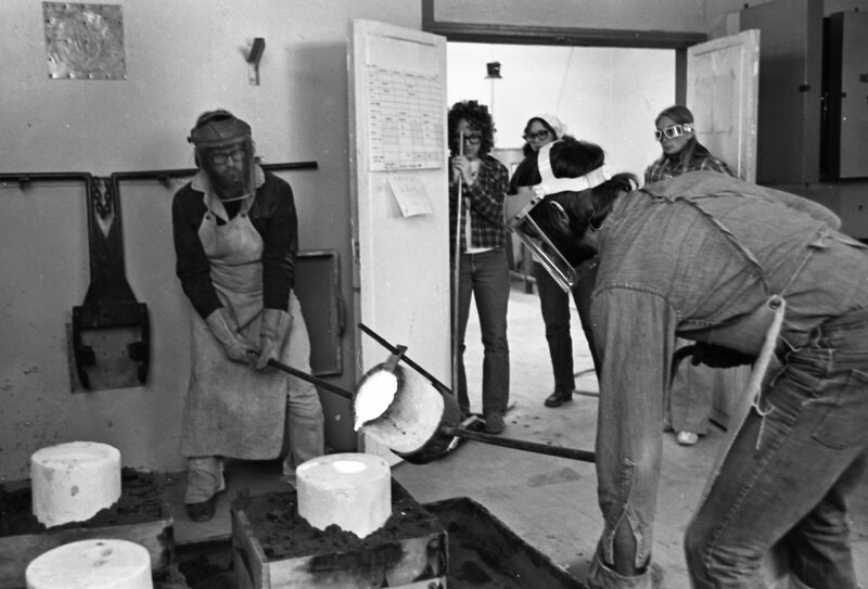 1977 Sculpture Class, Casting 09