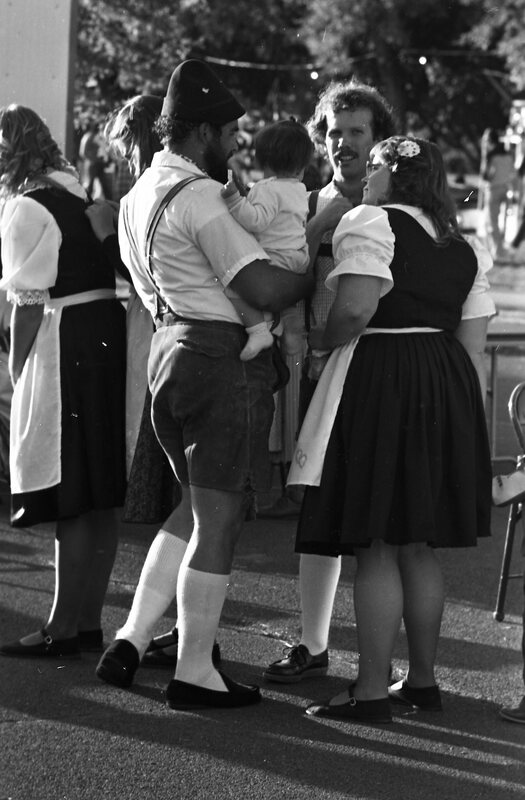 1982 October Folk Festival, Folk Dancers 02