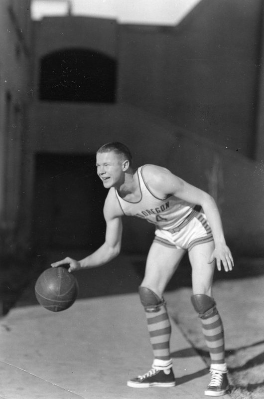 1945-46 Basketball Player 9