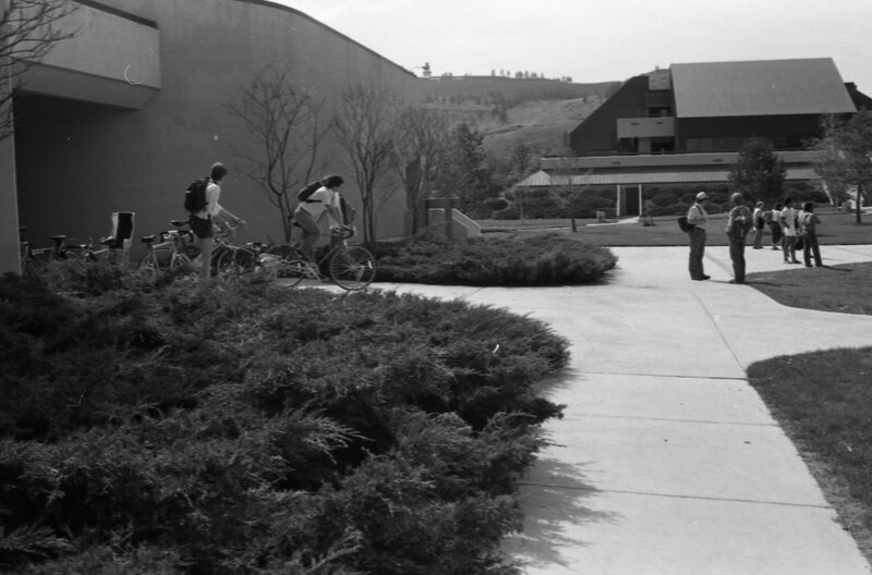 1985 Students, April Outdoor Candid Shots 21