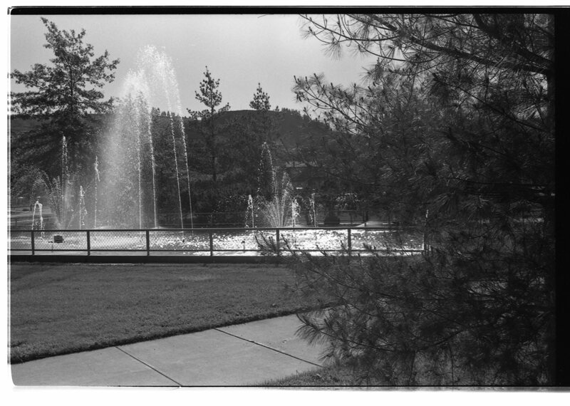 1989 Badgley Hall Fountain 01