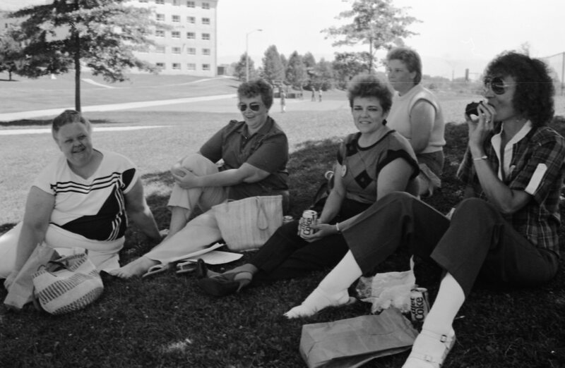 1987 Inlow Hall, Bushes 02