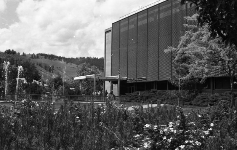 1981 Badgley Hall 02