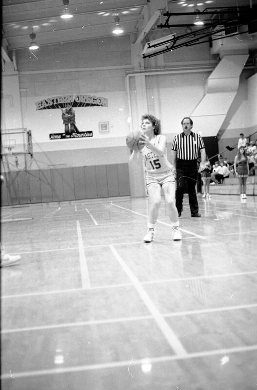 1988 Women's Basketball Action, Oregon Tech at EOSC 20