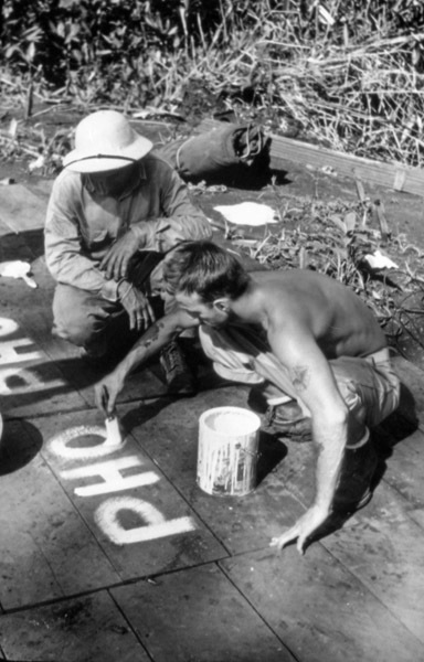 Finchhaffen Camp, Floor Panels