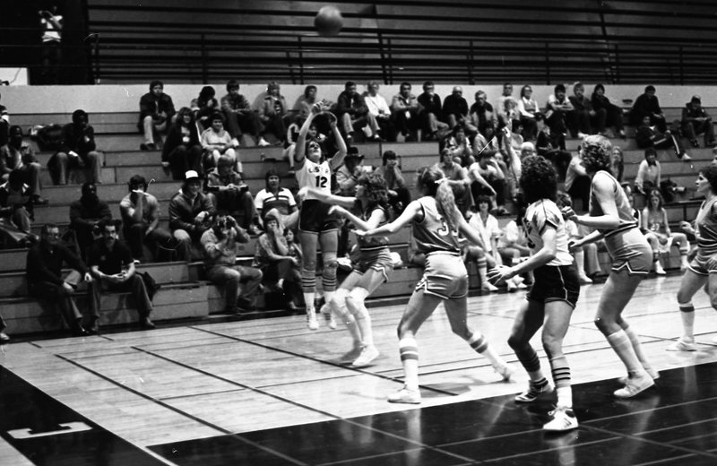 1982 Women's Basketball, EOSC vs. Lewis &amp; Clark, Action 13