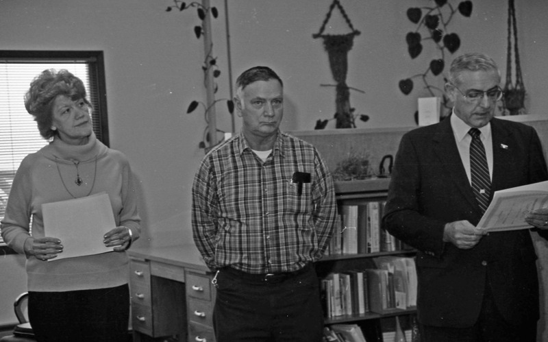1986 Governor Governor Vic Atiyeh Honors Employee 03