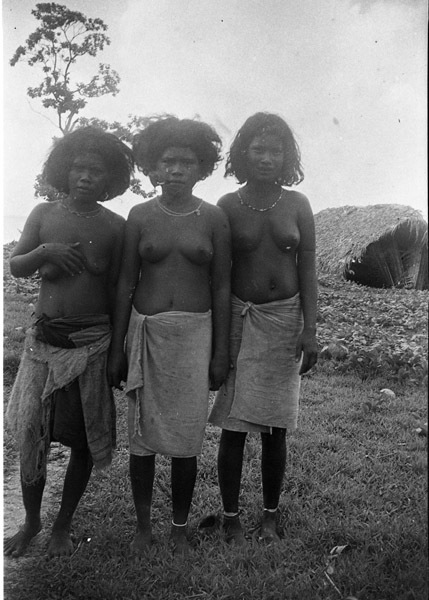 Dobodura Natives, Women 3