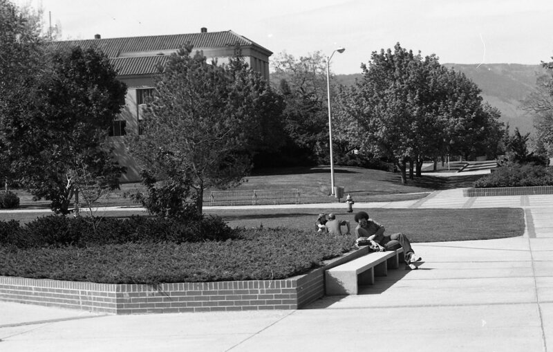 1985 Students, May Outdoor Candid Shots 09