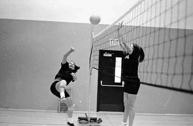 1972 Volleyball Action 06