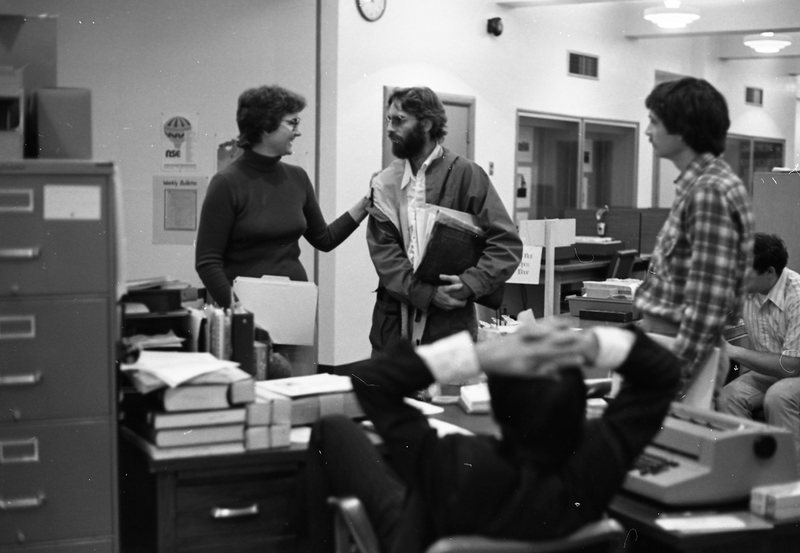 1980 Employees, Talking 02