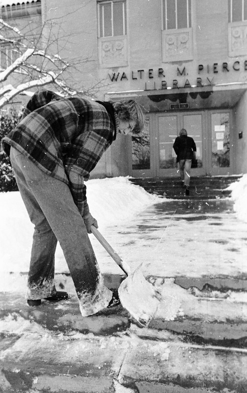 1974 Student, Shoveling Snow 07