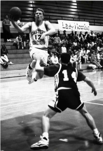 1992 Basketball Action 5