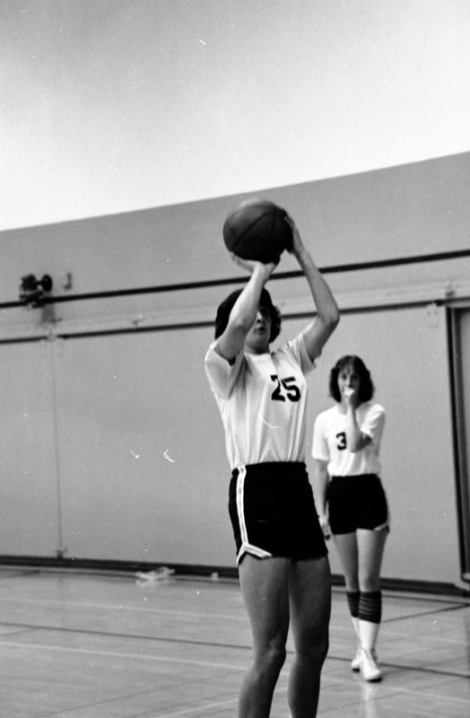 1980 Women's Basketball Action 10