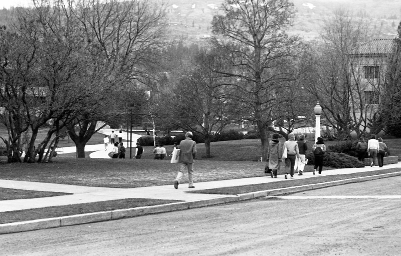 1986 Students &amp; Employees, Walking 02