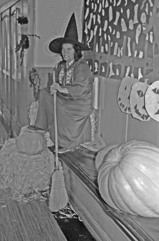 1984 Ackerman Elementary School Employee, Halloween 02