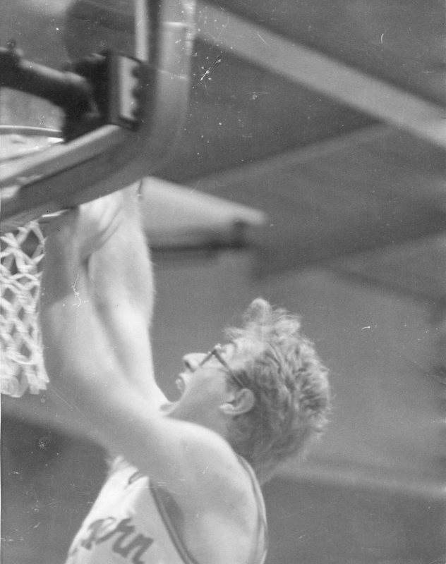 1983 Men's Basketball Action 05