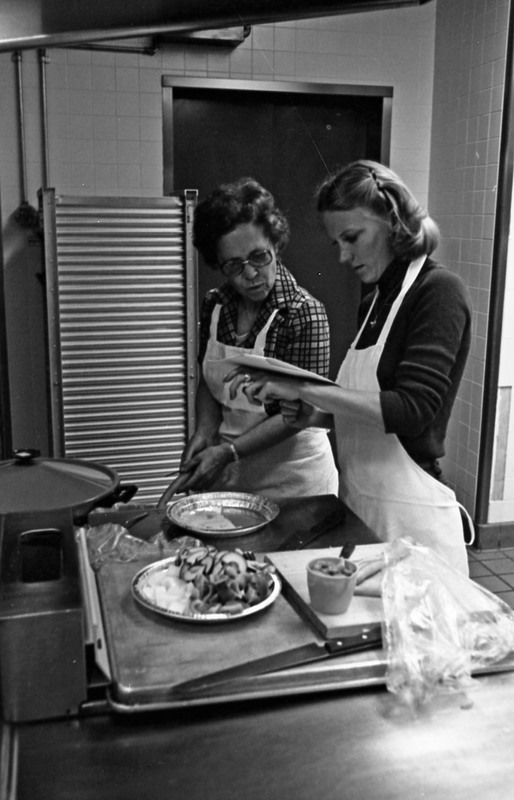 1978 Grande Ronde Mini College, Cooking 01