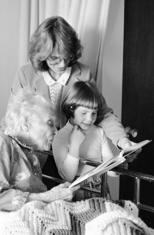 1983 Ackerman Elementary School, Field Trip to Valley View Manor 04
