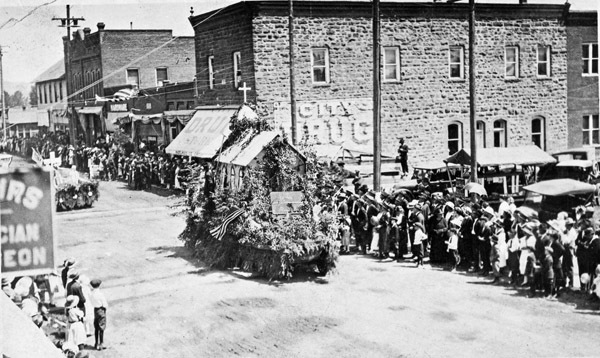 Elgin, Parade 3