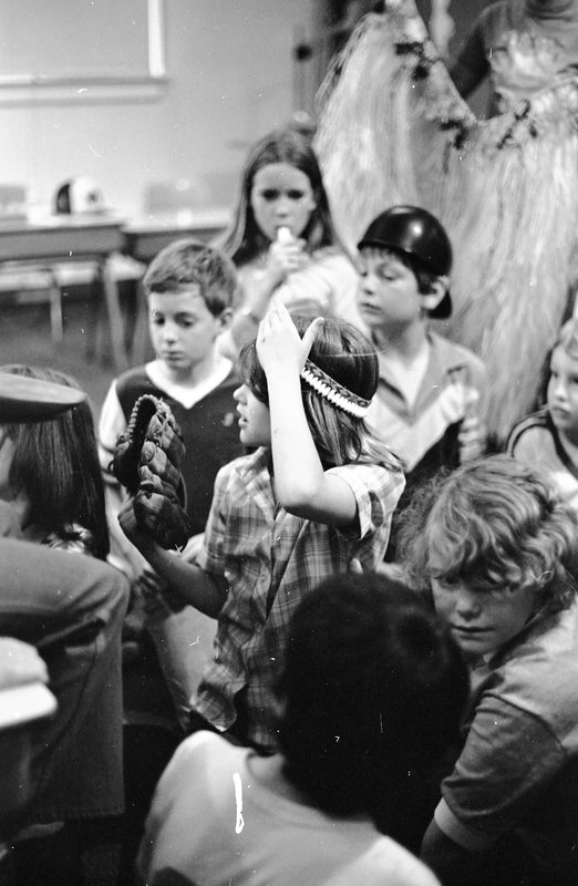 1981 Ackerman Elementary Classroom, Micronesian Program 04