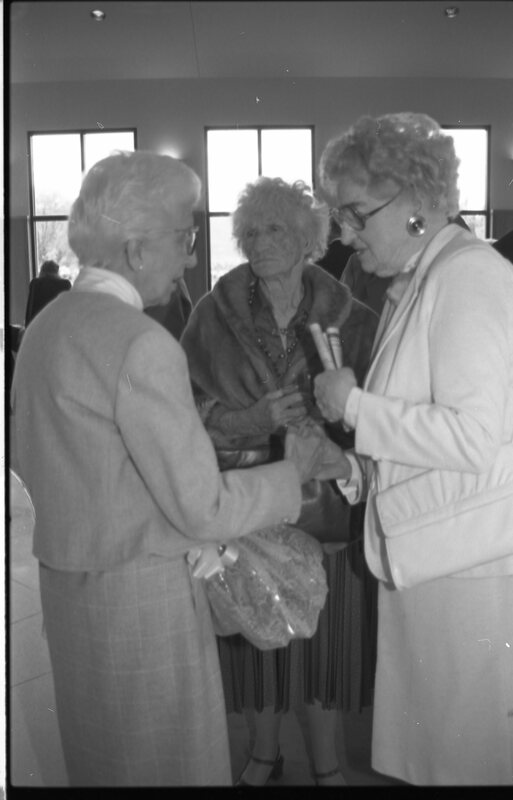 1990 Loso Hall Dedication, Reception 04