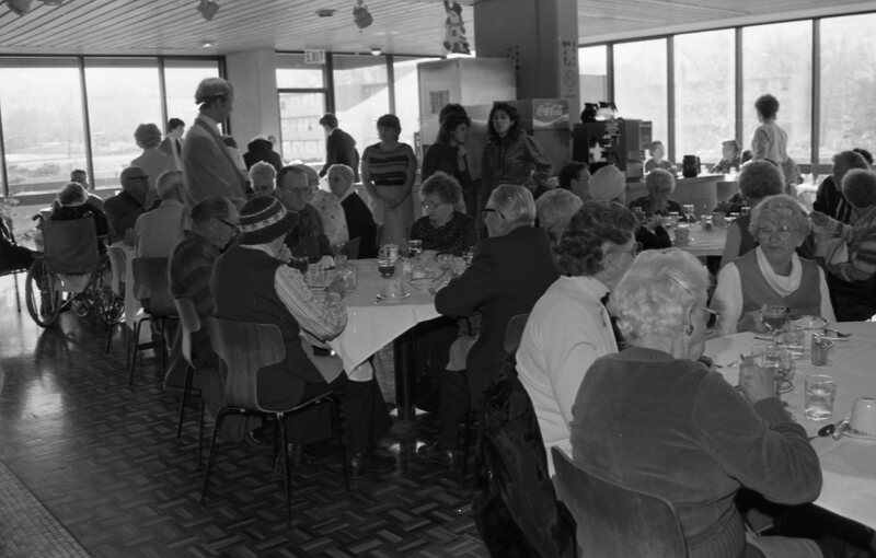 1984 Students Serve Thanksgiving Dinner for Senior Citizens 11