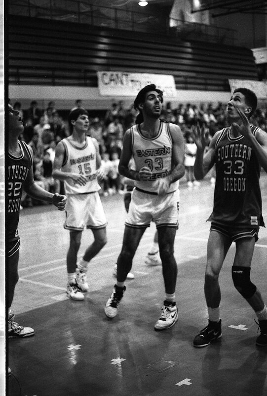 1991 Men's Basketball Action, Southern Oregon at EOSC 06