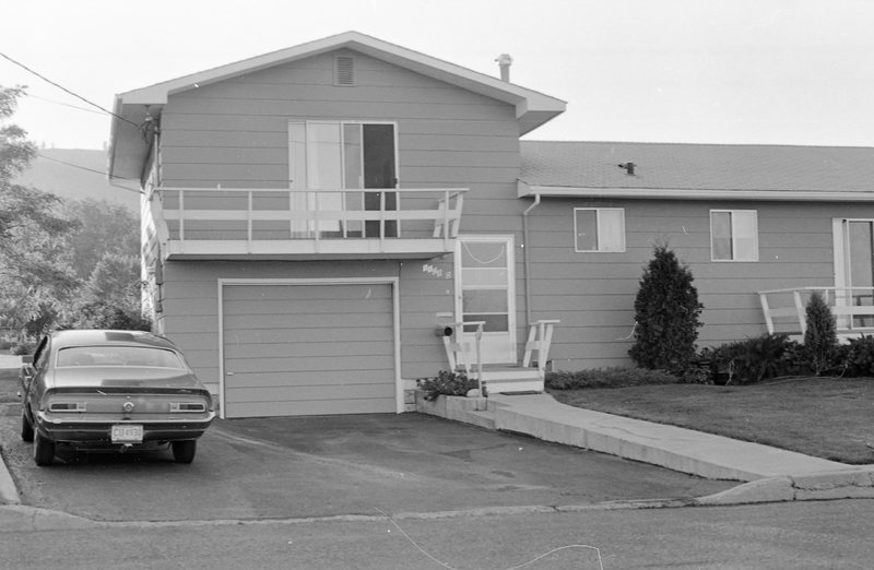 1975 La Grande, House &amp; Car 01