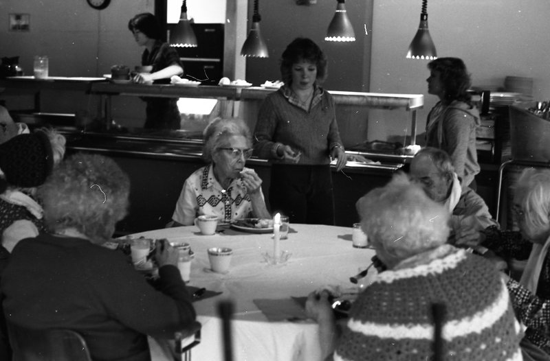 1981 Students Serve Elderly 10