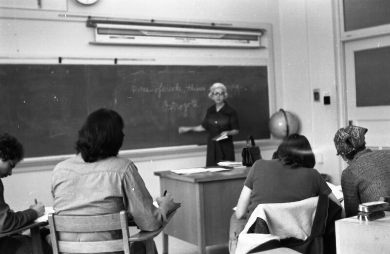 1976 Classroom Lecture, Mary Jane Loso 03