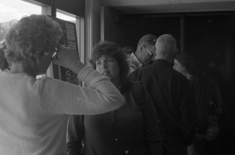 1981 Employees, Talking 01