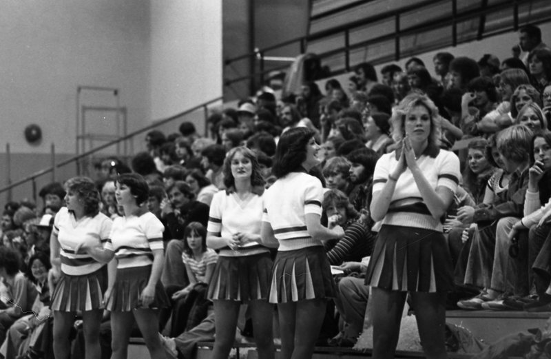 1977 Cheerleaders 22