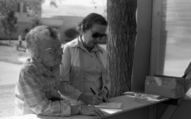 1978 Octoberfest, Bess and Maxine Cook 03