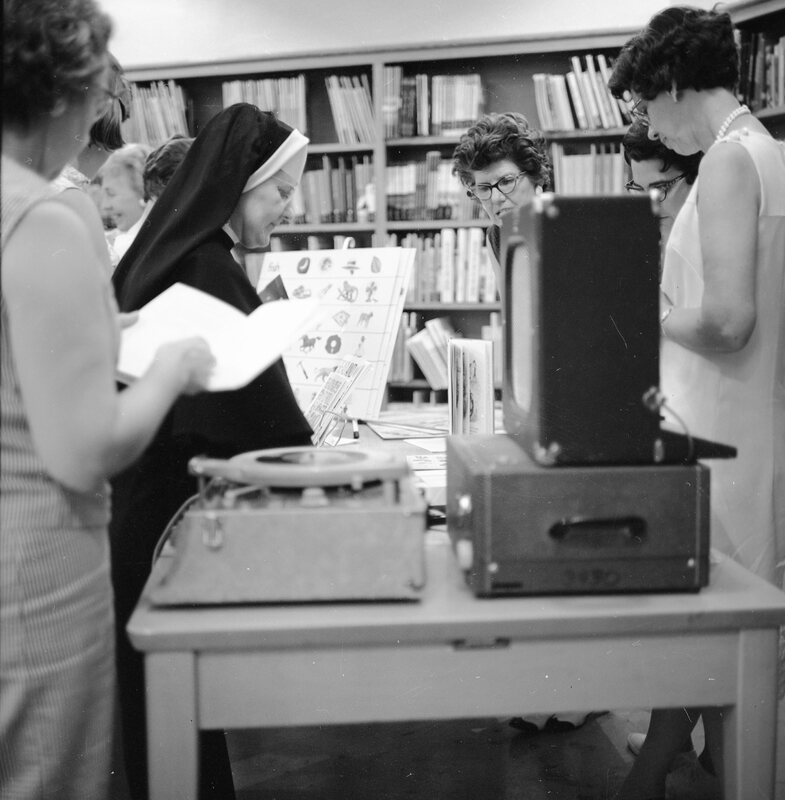 1968 Reading Institute, Library 06