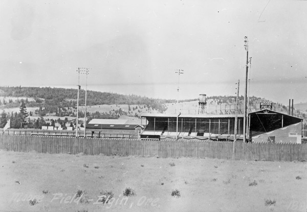 Elgin, Moore Field