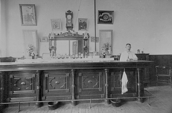 La Grande, Foley Hotel Bar 2