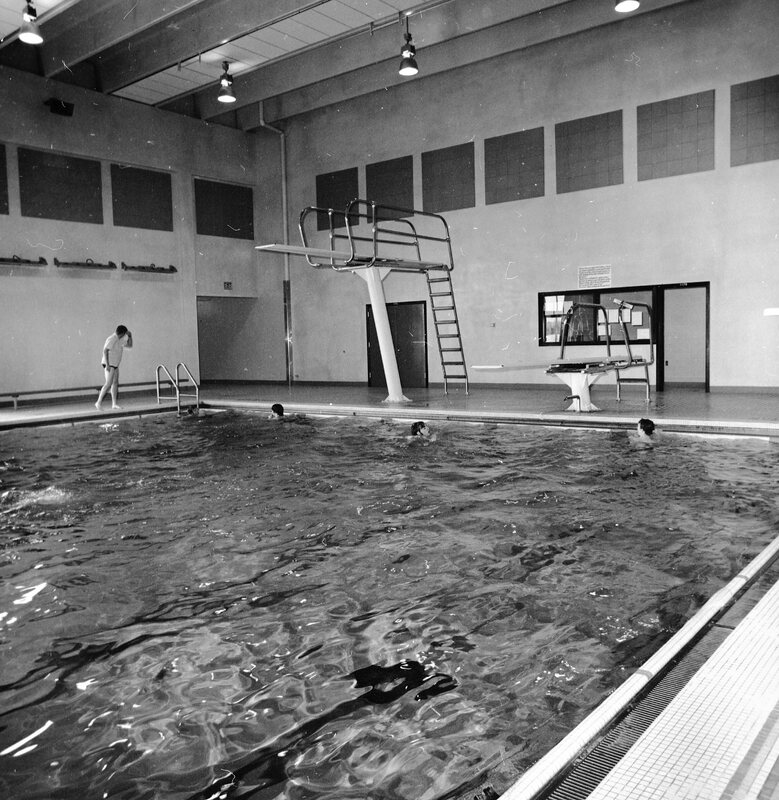 1972 Swimming Class 02