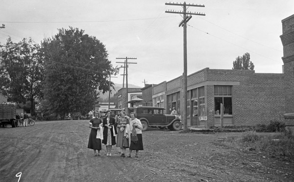 Cove, Street Scene 3