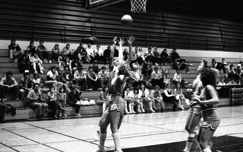 1982 Women's Basketball, EOSC vs. Lewis & Clark, Action 15